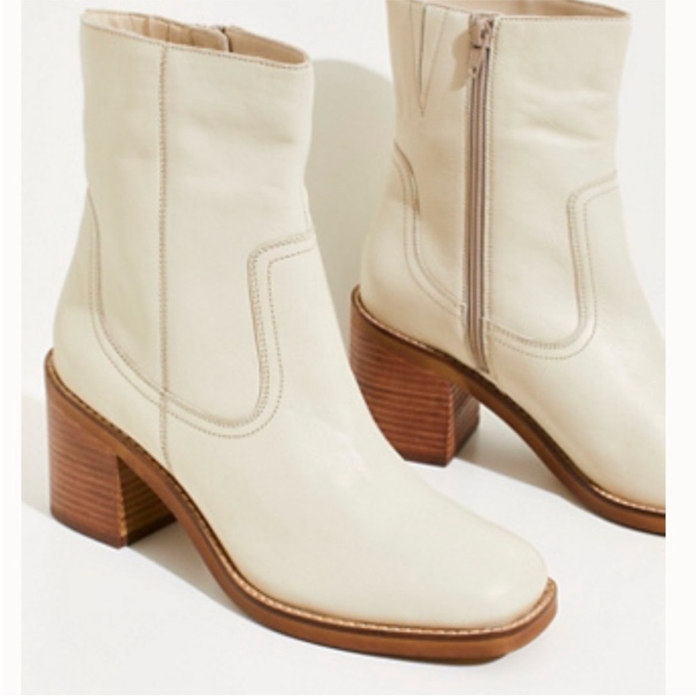 Seychelles Turbulent White Leather Block Heel Ankle Boots